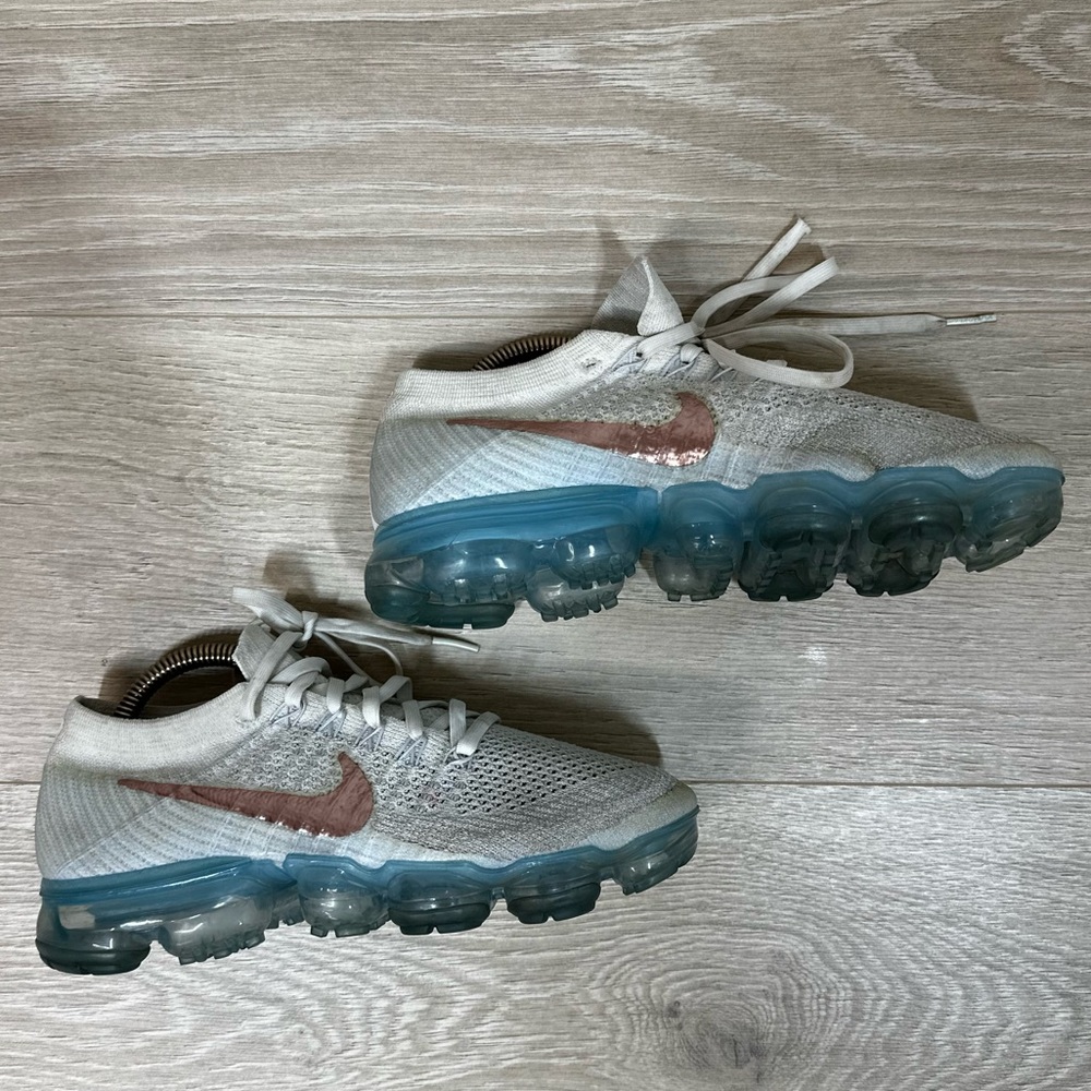 Nike Air Vapormax Flyknit Sneakers Explorer Light 849557-104 Size 7.5 Women